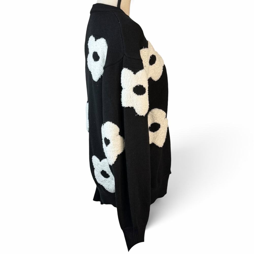 NEW Commense Daisy Flower Cardigan Vneck Sweater Black White Button Front XS - Picture 4 of 7